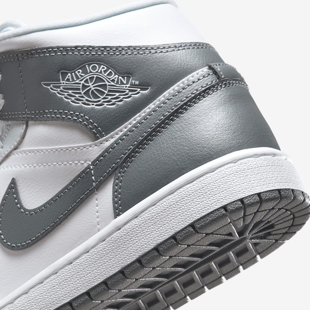 Air Jordan 1 Mid - Image 9